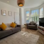 1 Thornbarrow - Spacious Townhouse In The District Holiday home