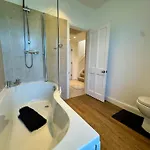 1 Thornbarrow - Spacious Townhouse In The District Holiday home