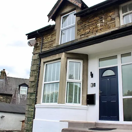 1 Thornbarrow - Spacious Townhouse In The District * Windermere