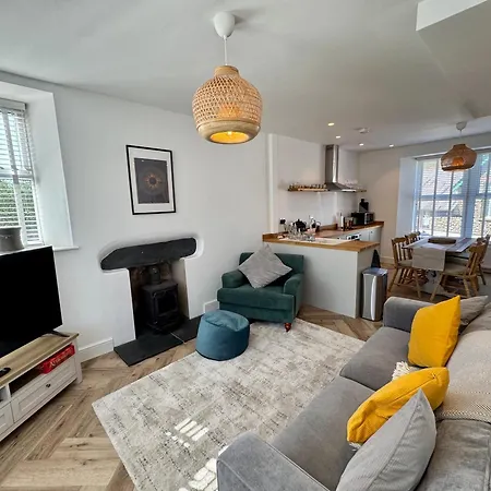 1 Thornbarrow - Spacious Townhouse In The District