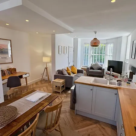 1 Thornbarrow - Spacious Townhouse In The District
