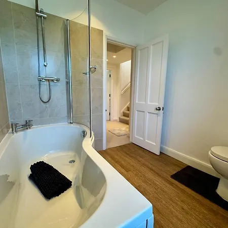 1 Thornbarrow - Spacious Townhouse In The District Casa vacanze